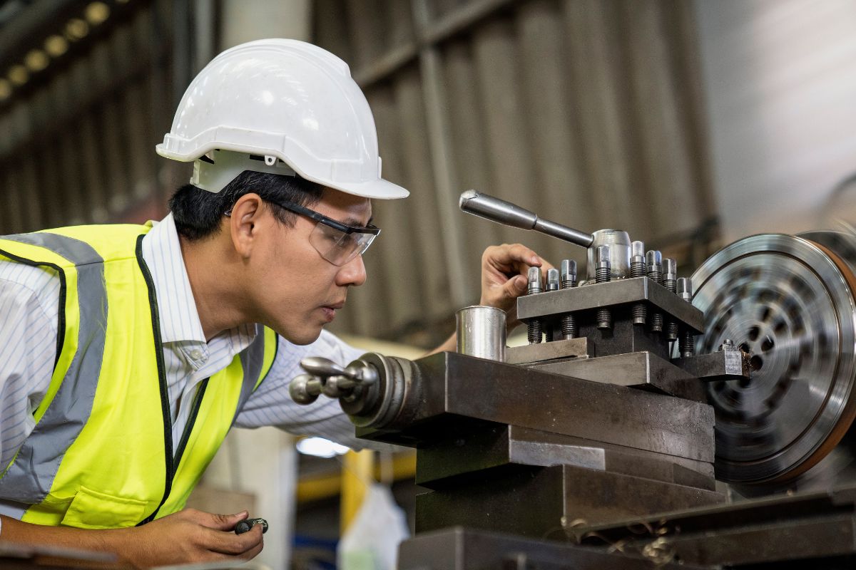 Profissional técnico em mecânica